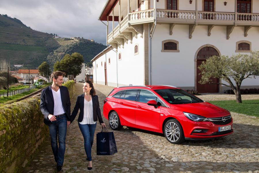  Opel Astra Sports Tourer BiTurbo (K) 2016 года  (фото 12 из 32)